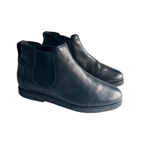 Men’s Vince Black Genuine Leather Rubber Outsole Chelsea Boots size 8.5